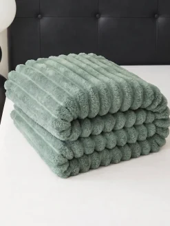 Koc pluszowy tłoczony w grube szerokie pasy 200x220 szałwiowy