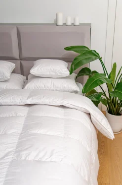 Kołdra 220x240 zimowa naturalna puchowa MATERACOWA PRESTIGE kremowa