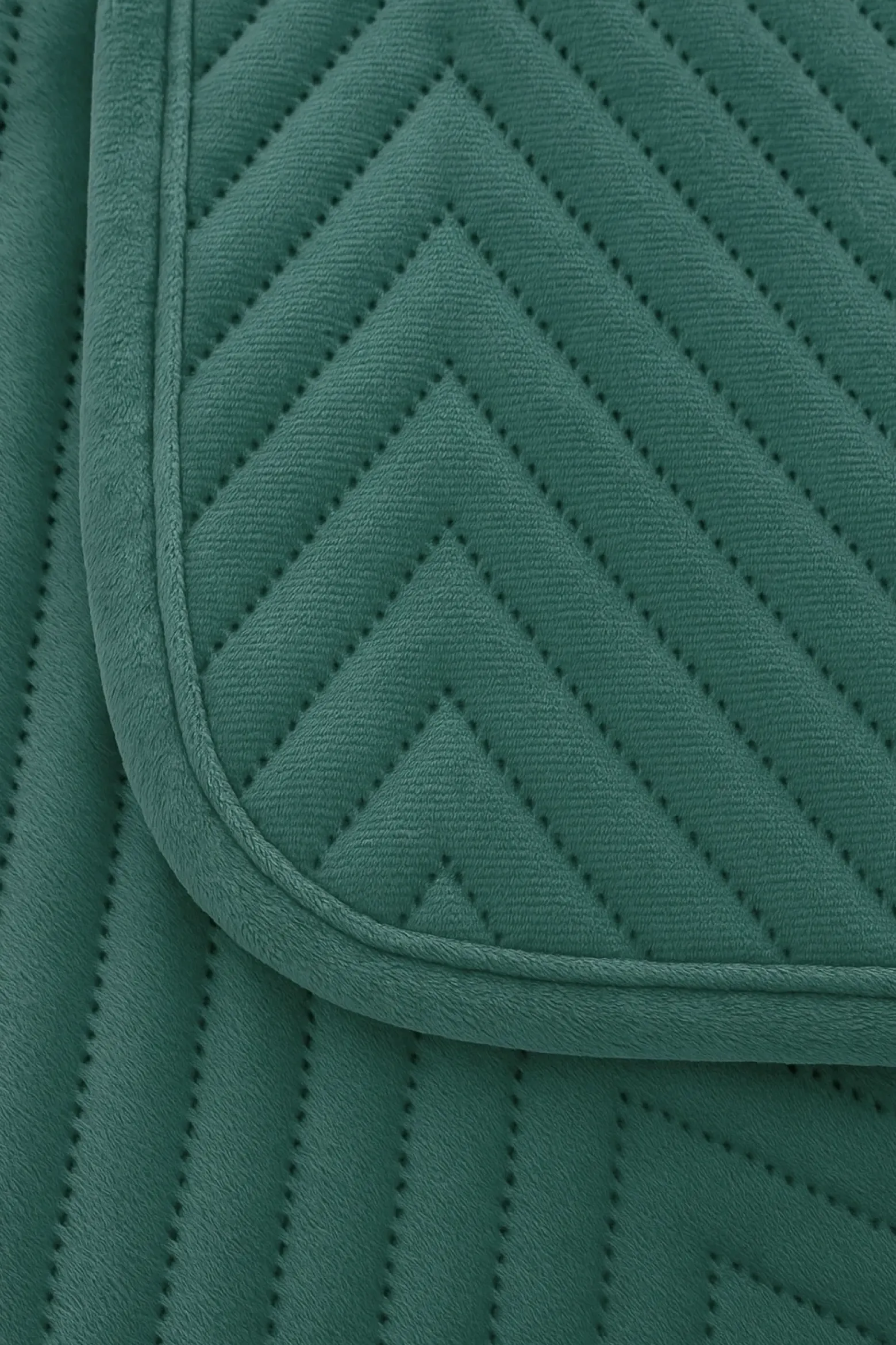 Narzuta dekoracyjna welurowa w jodełkę CHEVRON VELVET 220x240 butelkowa zielona
