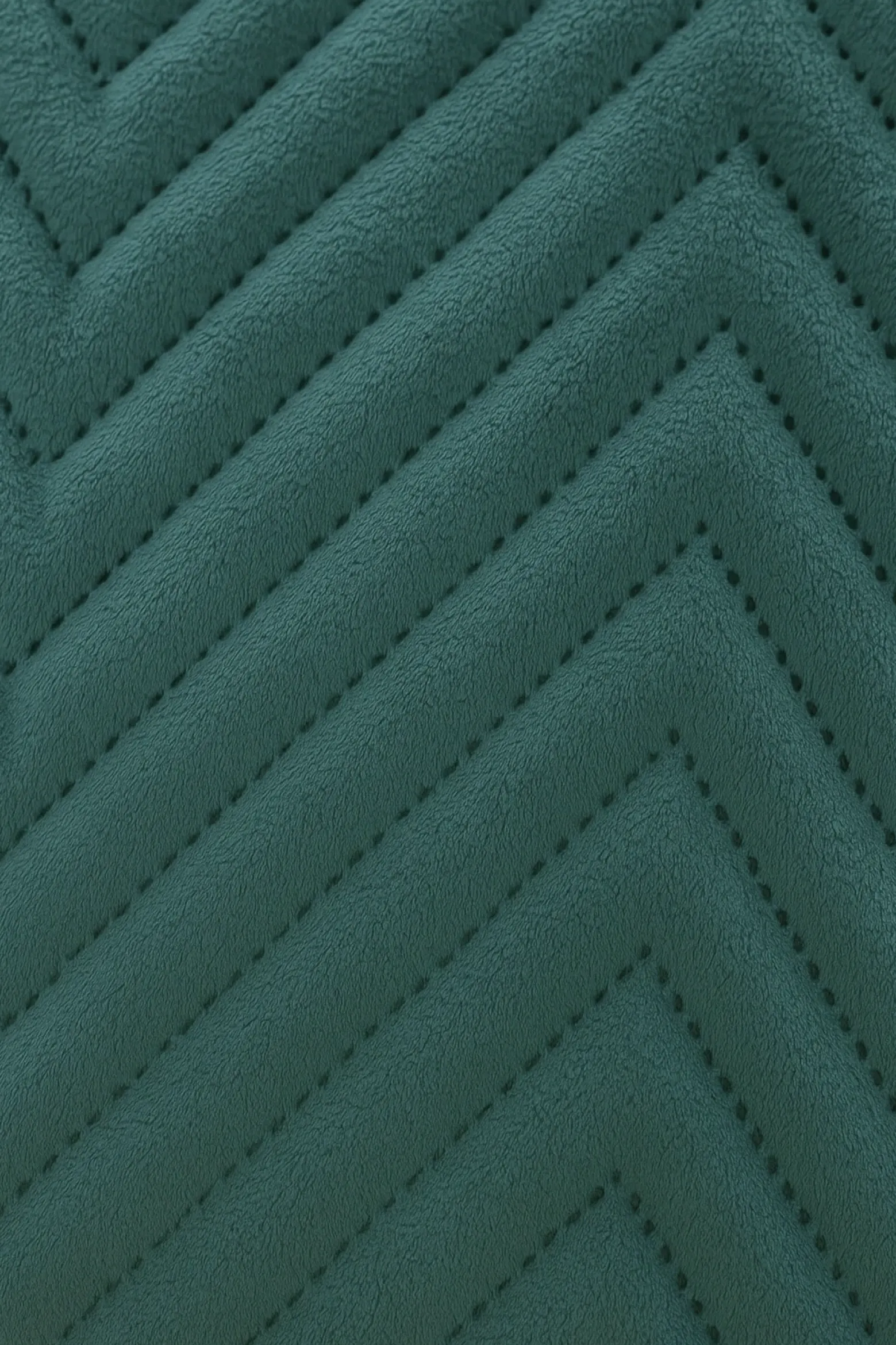 Narzuta dekoracyjna welurowa w jodełkę CHEVRON VELVET 220x240 butelkowa zielona