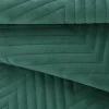 Narzuta dekoracyjna welurowa w jodełkę CHEVRON VELVET 200x220 butelkowa zielona