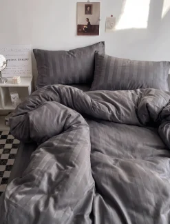 Pościel z adamaszku w pasy grafitowa 200x220 3 el. Kim Grafit H-007