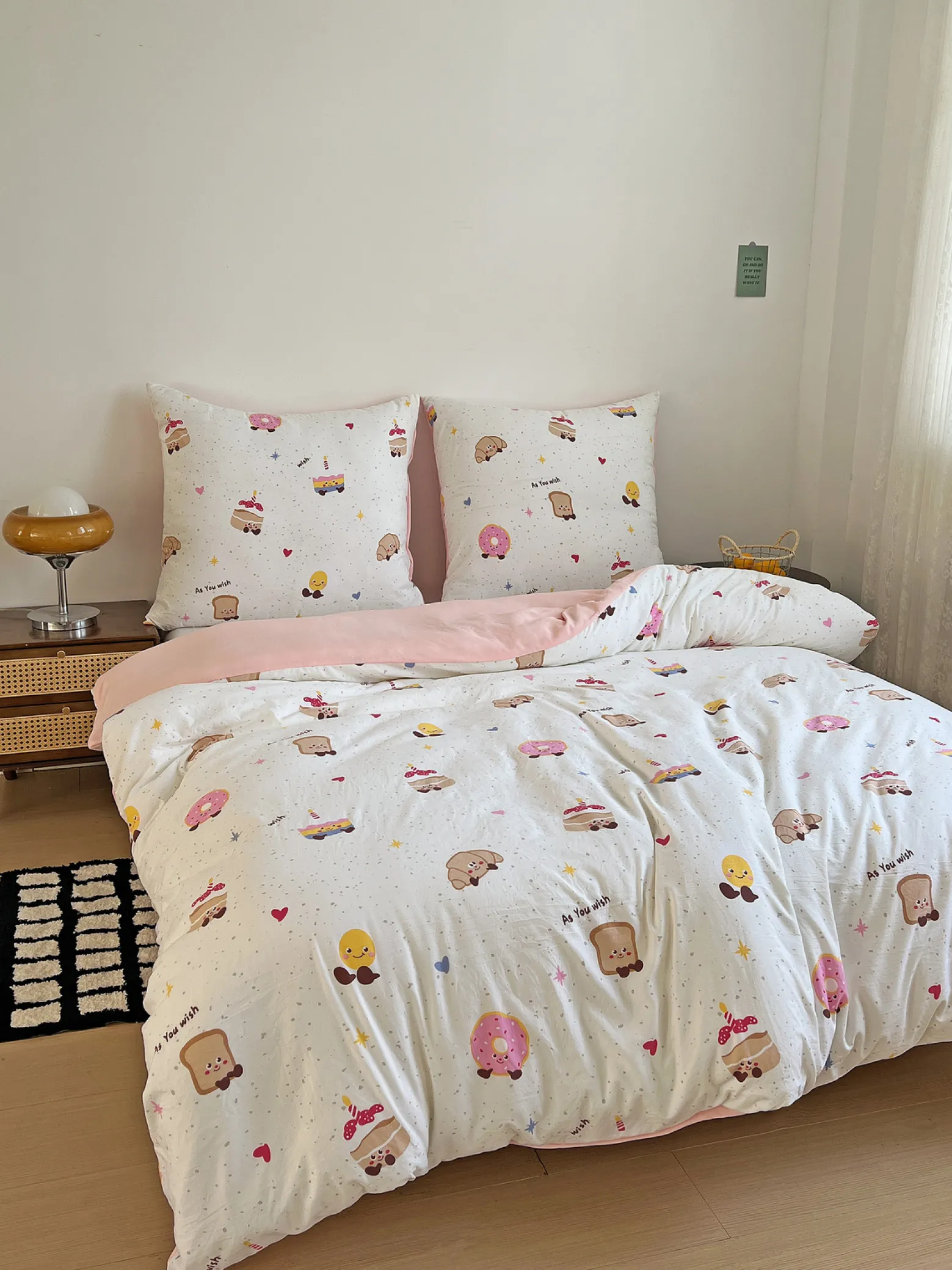 Pościel z mikrofibry biała w ciastka i donuty 140x200 3 el. Donuts F10 na zamek bez prasowania