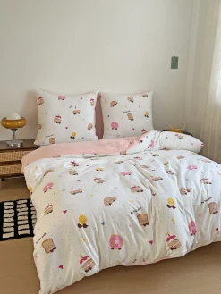 Pościel z mikrofibry biała w ciastka i donuty 160x200 3 el. Donuts F10 na zamek bez prasowania