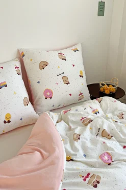 Pościel z mikrofibry biała w ciastka i donuty 160x200 3 el. Donuts F10 na zamek bez prasowania