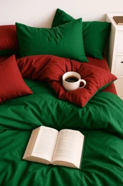 Pościel z mikrofibry gładka butelkowa zielona - bordowa 160x200 4 el. z prześcieradłem z gumką S-3