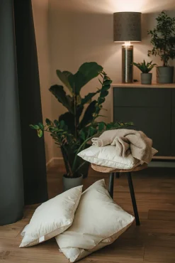 Poduszka puchowa 70x80 naturalna PÓŁPUCH