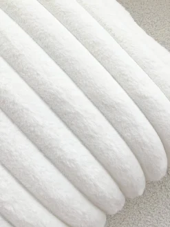 Poszewka na poduszkę dekoracyjna 40x40 biała pluszowa w pasy
