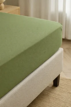 Prześcieradło z gumką z mikrofibry jasne zielone oliwkowe 180x200